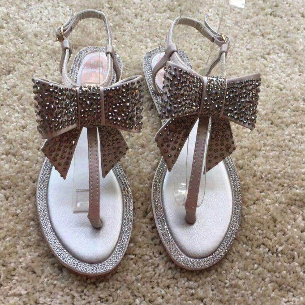 SOLD ON ANOTHER SITE!!Beautiful righnstone sandals